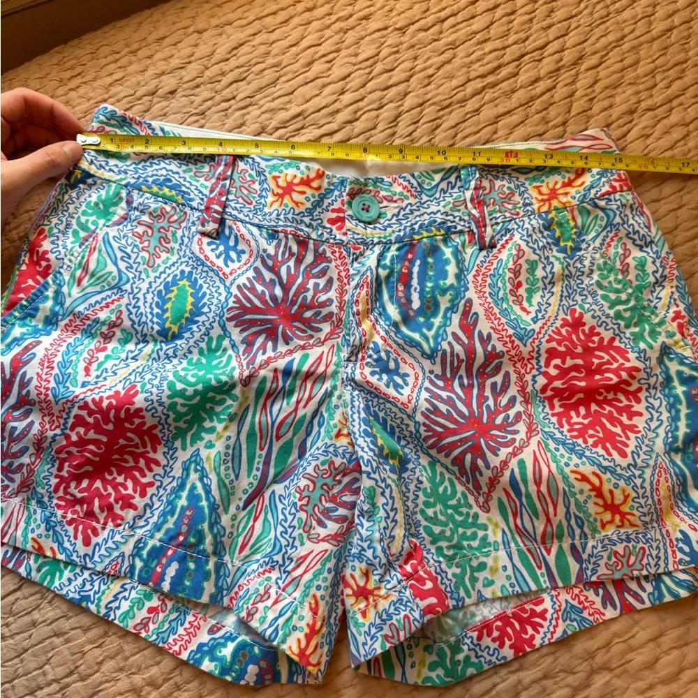 Lilly Pulitzer Callahan 5” Patterned Shorts Size 4 - Picture 7 of 7